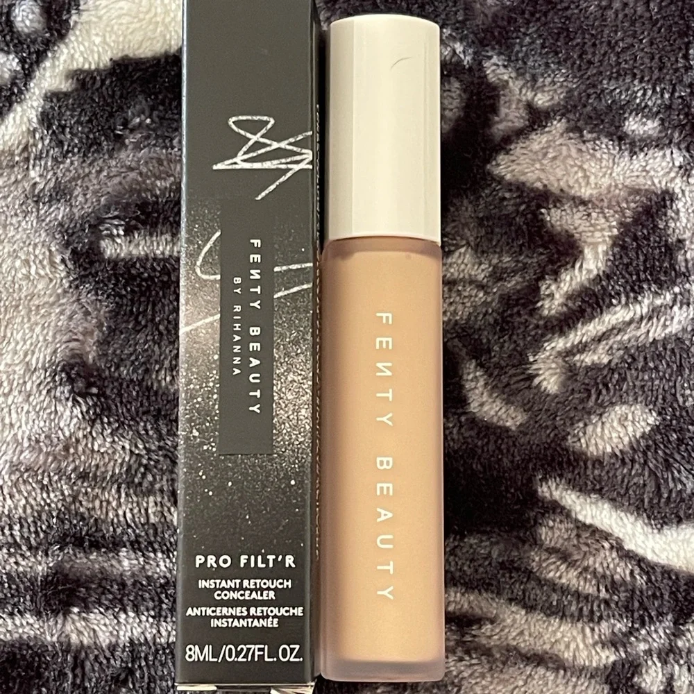 Fenty 230 Pro Filt'r Instant Retouch Concealer